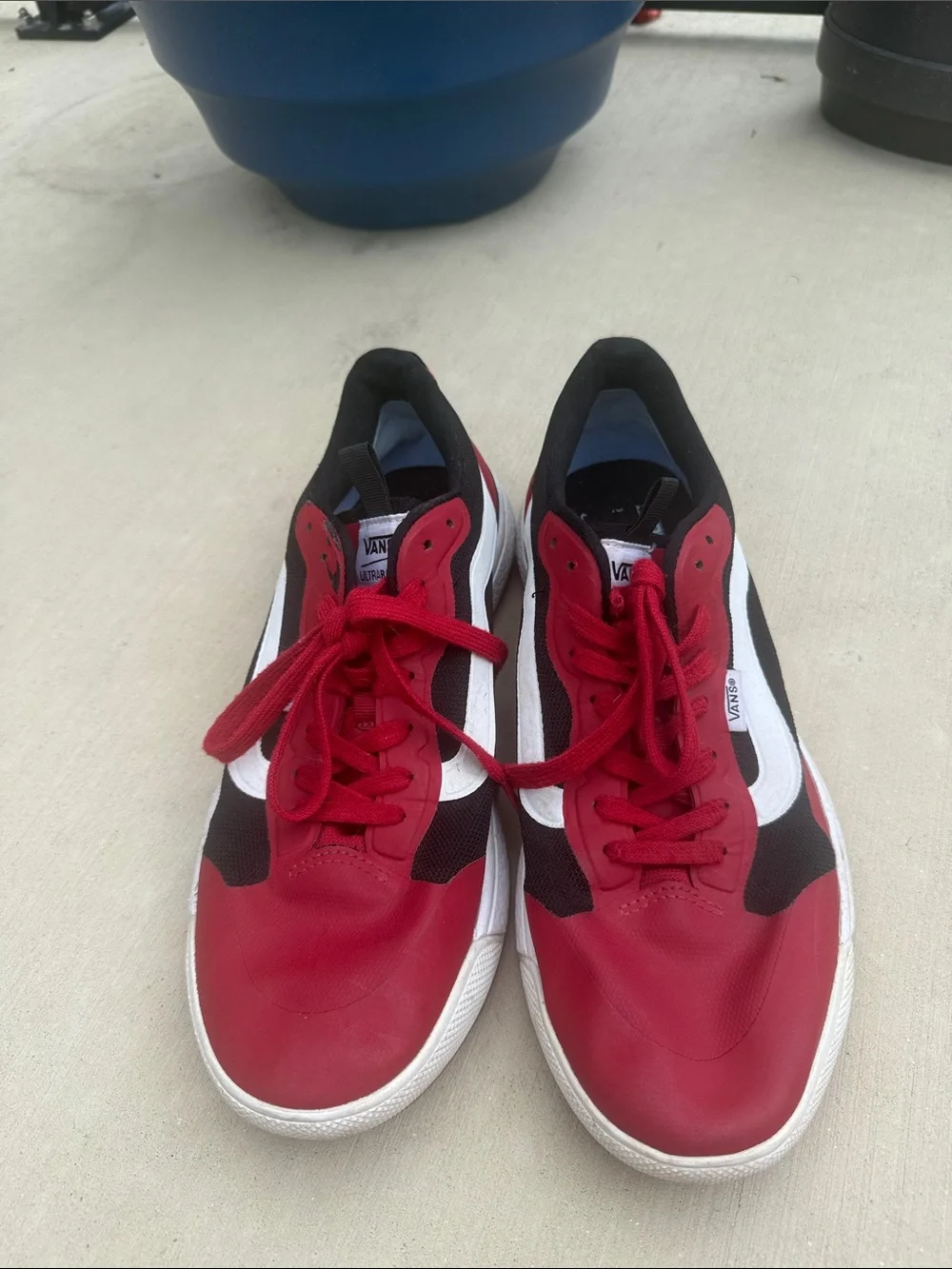 Vans Men’s UltraRange red, Black & White Low-Top Skate Sneakers